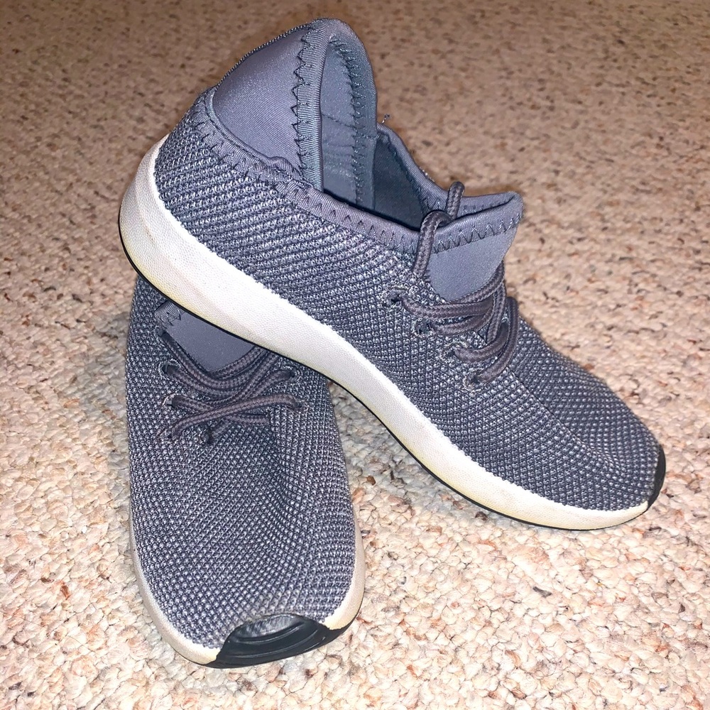 Madden girl lightweight tennis shoes